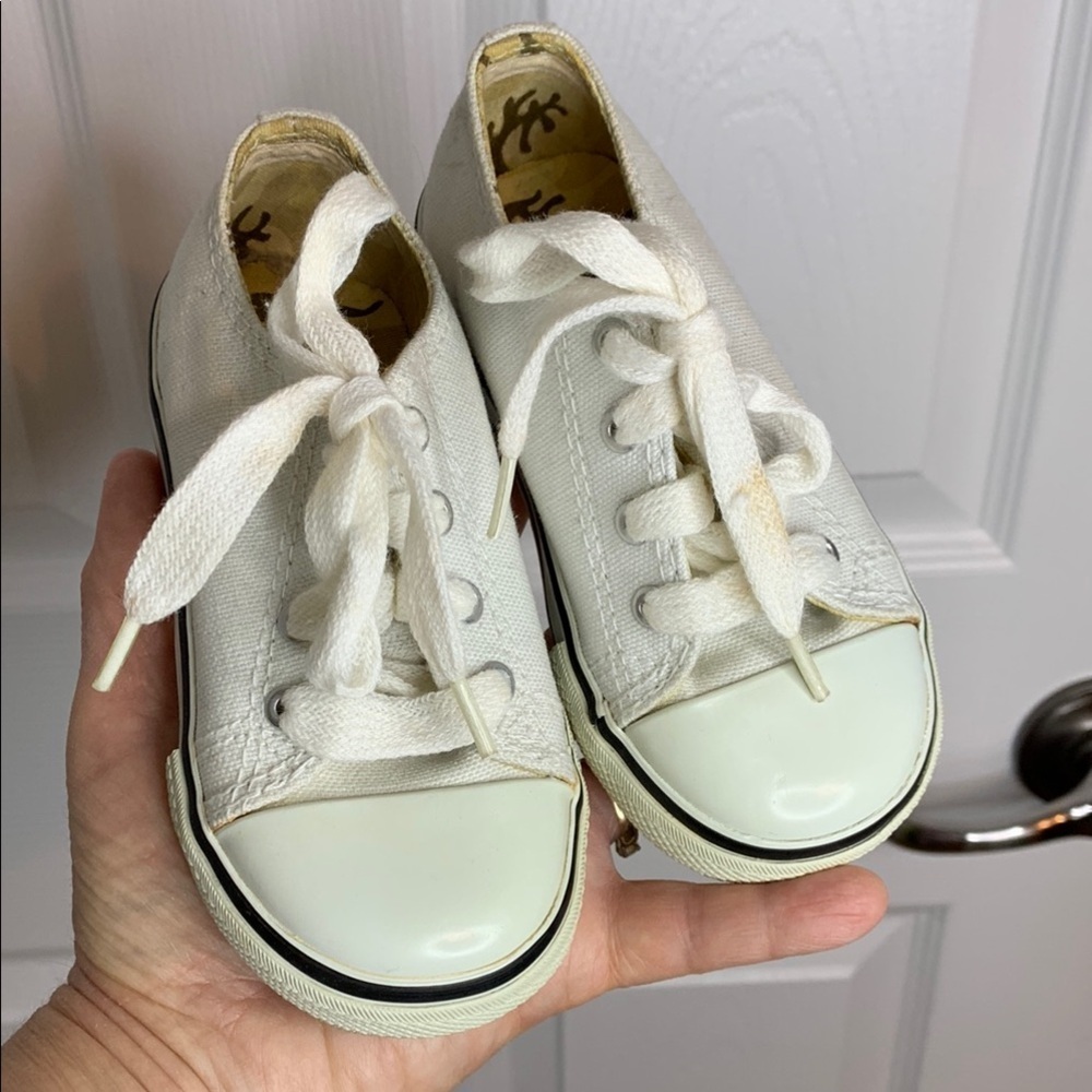 Faded Glory Unisex Toddler White Canvas Low-Top Sneakers size 7 never worn